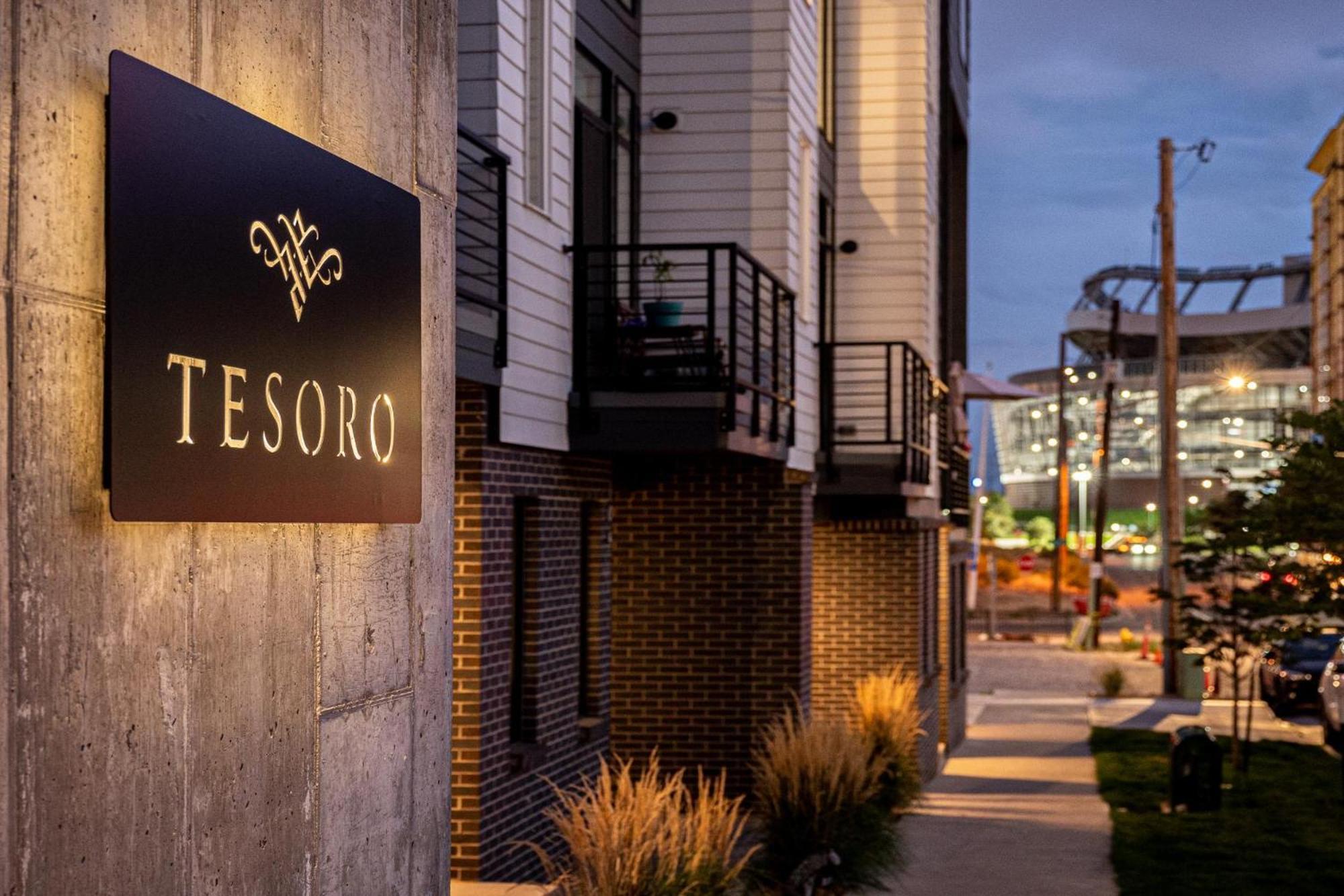 Gameday Oasis - Private Balcony - Jefferson Park - Tesoro Villa Denver Exterior photo