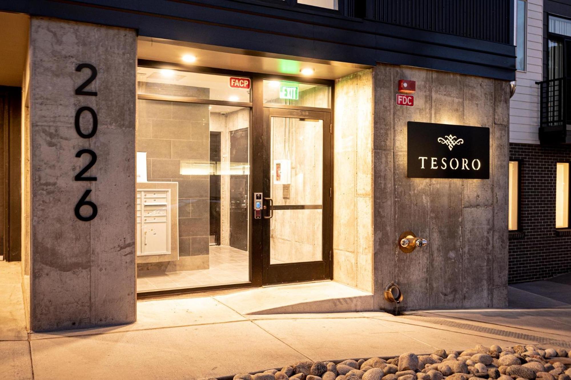 Gameday Oasis - Private Balcony - Jefferson Park - Tesoro Villa Denver Exterior photo