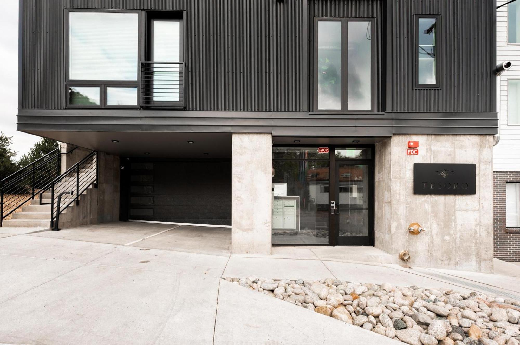 Gameday Oasis - Private Balcony - Jefferson Park - Tesoro Villa Denver Exterior photo