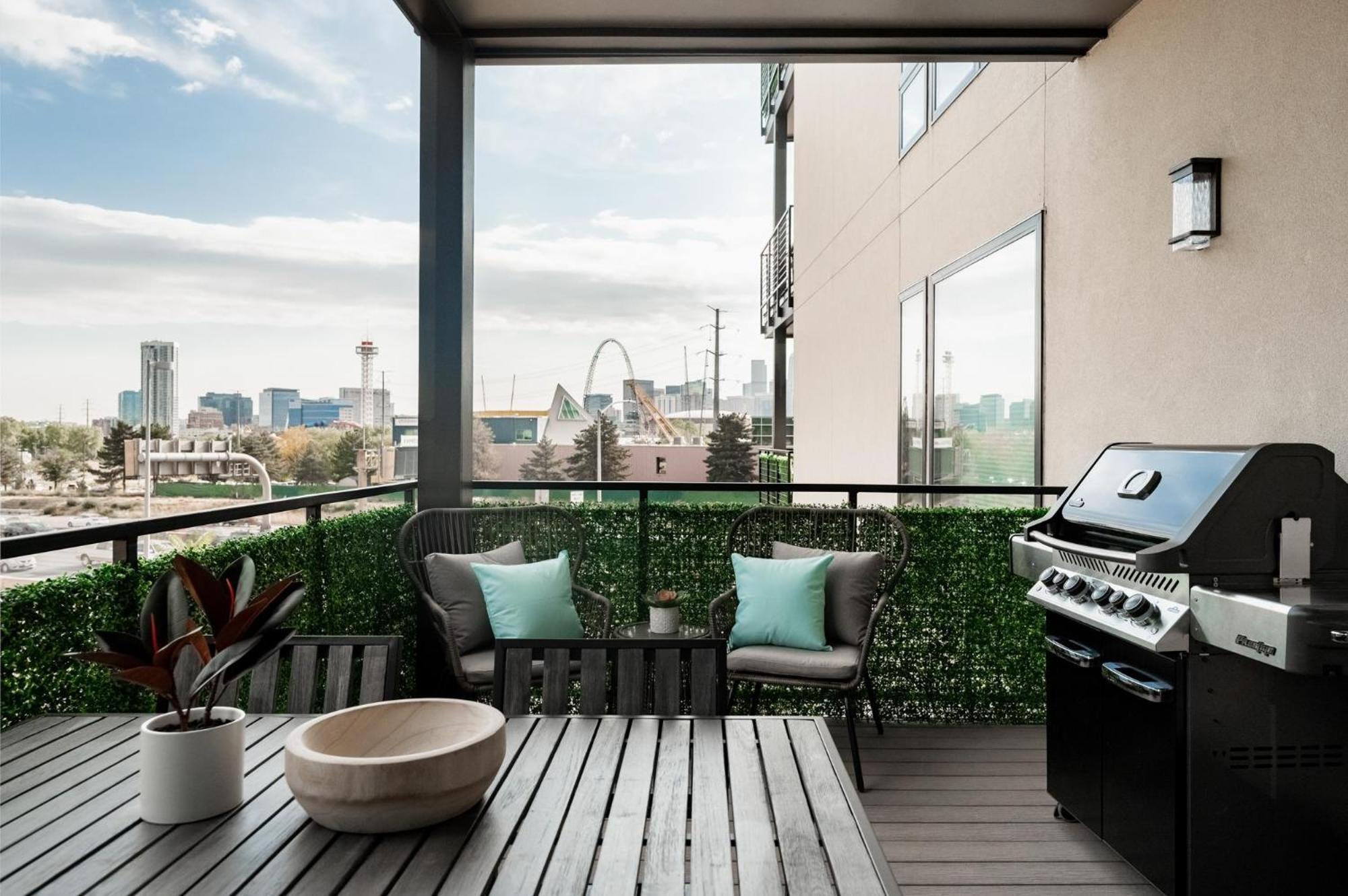 Gameday Oasis - Private Balcony - Jefferson Park - Tesoro Villa Denver Exterior photo